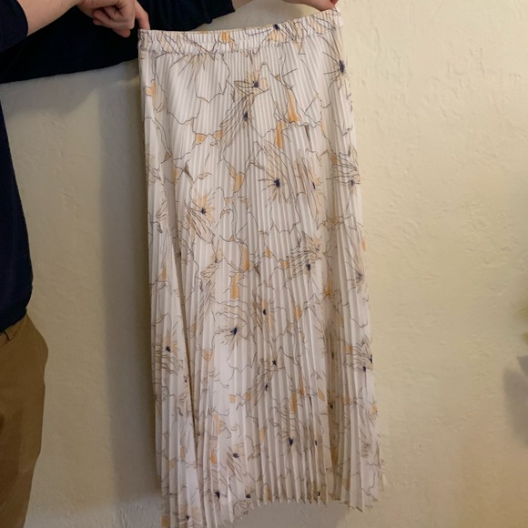 Club Monaco Pleated Floral Print Maxi Skirt - Picture 3 of 3